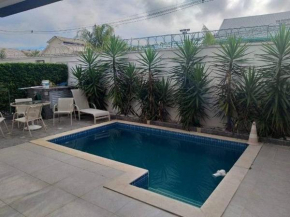 Casa com 4 quartos e piscina